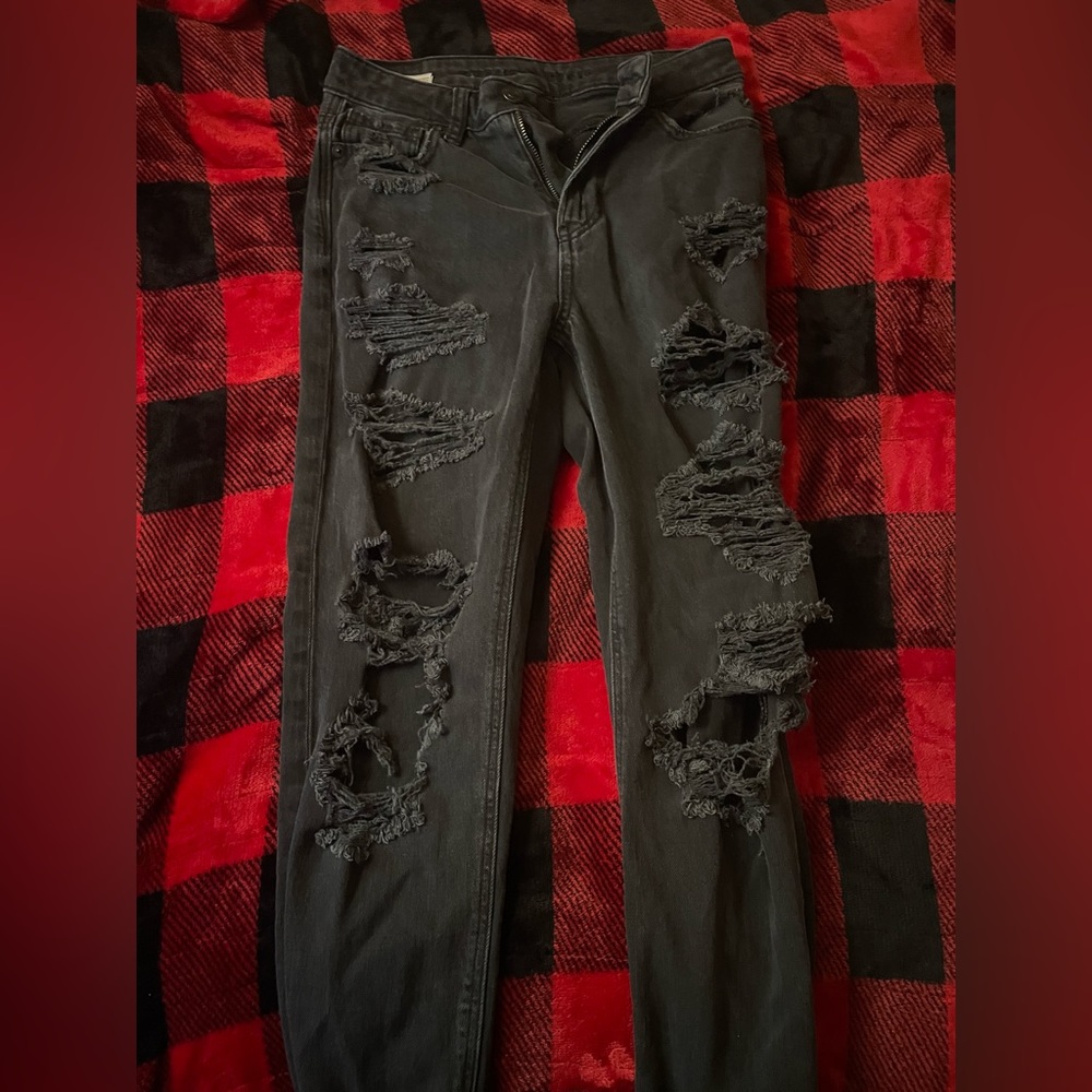 black ripped jeans high rise